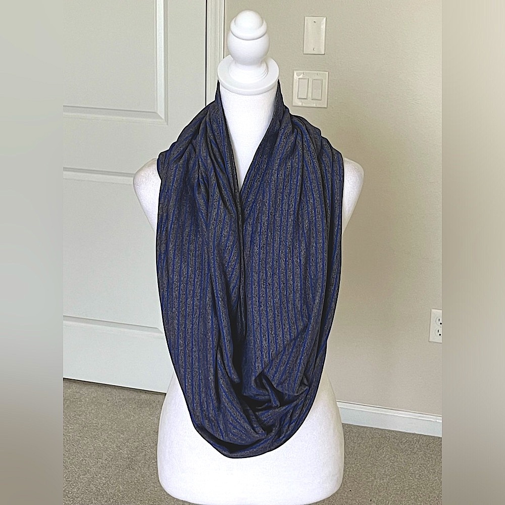 EUC Lululemon Vinyasa Infinity Button Snap Wrap Scarf in Blue and Gray Striped